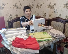 «Серебряный» волонтер из Ершова помогает участникам специальной военной операции