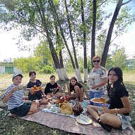 Ершовцы двух поколений объединились на утренней зарядке и эко-пикнике