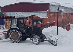 В Ершовском районе со снежными заносами борются всеми имеющимися средствами
