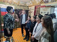 Ершовские школьники посетили выставку «На переломе эпох», посвященную СВО