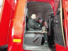 Ершовские второклассники побывали в пожарной части накануне профессионального праздника