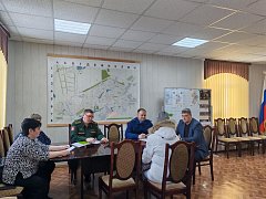 Глава Ершовского района Константин Мызников встретился с членами семей участников спецоперации