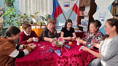 В клубе «Здоровый образ жизни» в День пожилого человека ершовские сельчане создавали символ тепла
