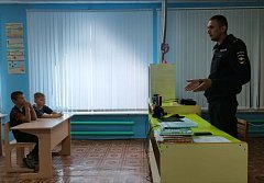 О безопасности — из первых уст: ершовские полицейские напомнили детям главные правила безопасности