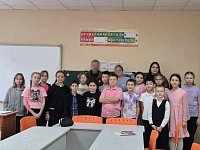 Ершовский участник спецоперации пообщался со школьниками, рассказал о буднях и подвигах российских бойцов