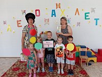На День светофора юные жители Ершовского района прошли обучение в «Школе Светофорчика»