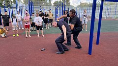 Спорт, энергия и вдохновение: в Ершове прошла зарядка со стражем порядка