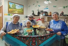 На масленичной неделе ершовцы двух поколений пекли "доброблин"