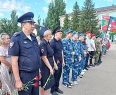 Ершовские сотрудники полиции и общественники почтили память павших за Родину на полях сражений