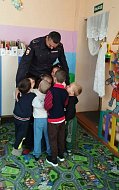 О безопасности — из первых уст: ершовские полицейские напомнили детям главные правила безопасности