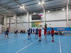 В Ершове прошел межрайонный волейбольный турнир среди мужских команд
