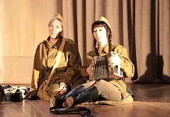 В ершовском селе на сцене СДК состоялась премьера спектакля в честь героев Великой Победы