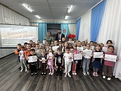 Ершовским дошколятам рассказали о правилах безопасного поведения на железной дороге