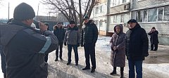 Глава Ершовского района и облдеп встретились с жильцами МКД