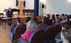 Преподаватель ДШИ г.Ершова принял участие в заседании секции «Хоровое пение» областного методобъединения