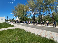 В Ершове "серебряные" волонтеры организовали марафон скандинавской ходьбы