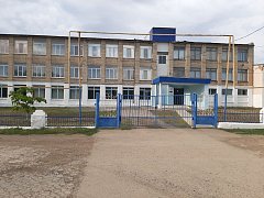 Уже не первый год сельской школе оказывает спонсорскую помощь местный фермер