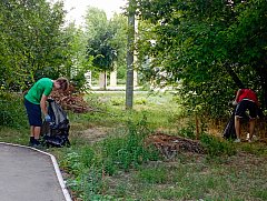 Ершовские Первые провели субботник в Литературном сквере