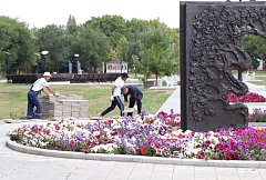 Панков призвал подать в суд на подрядчика, некачественно реконструировавшего парк имени Пушкина в Ершове