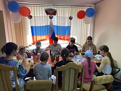 Юные ершовцы поздравили земляков с Днем Государственного флага РФ