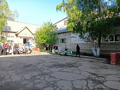 В школе №3 г. Ершова  торжественно открыли «Парты Героев»