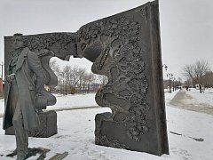 В Ершове появилась скульптурная группа «Лукоморье»