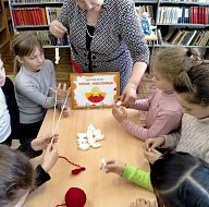 Марьевская сельская библиотека провела мастер-класс по  изготовлению русской обрядовой куклы Мартинички