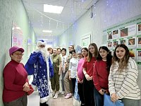 Ершовские активисты Движения Первых поздравили врачей районной поликлиники