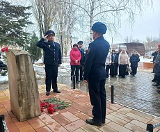 В Ершове почтили память сотрудников полиции, погибших при исполнении служебных обязанностей