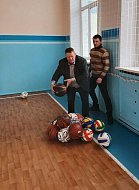 Николай Панков подарил ершовским школьникам спортивный инвентарь