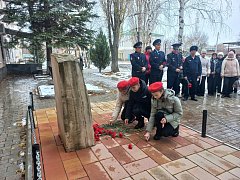 В Ершове почтили память сотрудников полиции, погибших при исполнении служебных обязанностей