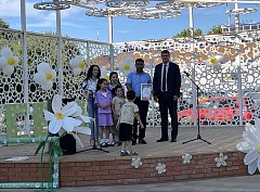 В День семьи, любви и верности ершовские семьи принимали поздравления