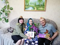 Труженики тыла, вдовы участников войны Ершовского района принимают поздравления с Днем Победы