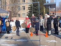 На главной площади ершовцы народными гуляниями провожали зиму