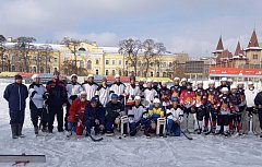 Ершовские спортсмены приняли участие в товарищеской игре по хоккею с мячом в г. Саратове