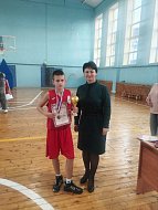 В Ершове на стадионе «Юность» прошел баскетбольный турнир, посвященный Дню народного единства