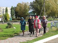 Ершовские пенсионеры в очередной раз прошлись по улицам города со скандинавскими палками