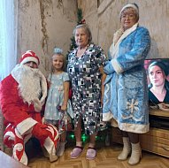 Полицейский Дед Мороз продолжает дарить подарки ершовским ребятам