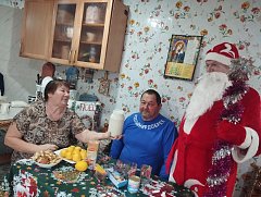 К ершовским сельчанам отправился Дед Мороз с подарками