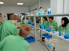 «Точка роста» дает возможность ребятам Ершовского района попробовать себя в роли профессиональных химиков