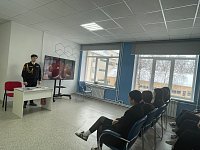 В преддверии Дня студента в гостях у ершовских школьников побывал студент Губернаторского колледжа