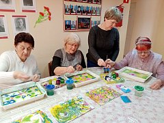 Для ершовцев организовали необычный творческий мастер-класс по рисованию