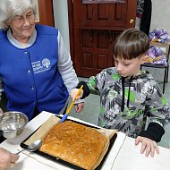 Ершовцы двух поколений совместно пекли тульский пряник по ГОСТУ Советского Союза