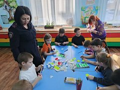 Ершовские дошколята на мастер-классе учились делать фликер