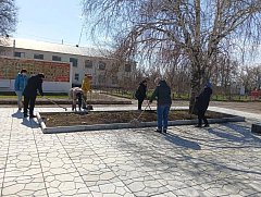Ершовские сельчане провели совместный субботник по благоустройству памятных мест