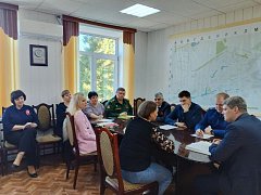 Глава Ершовского района Константин Мызников встретился с членами семей бойцов СВО