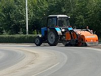 Отличная новость для горожан: в Ершове приобретена новая подметально-уборочная машина