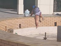 «Странные» жители Ершова совершают эксцентричные поступки