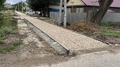 В Ершове продолжается ремонт тротуаров в рамках региональной программы