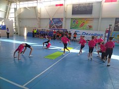 Единство в спорте: педагоги Заволжья встретились на волейбольной площадке в Ершове